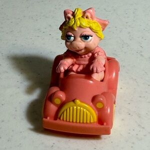 McDonald’s little muppets miss piggy and her car happy meal toy 1986